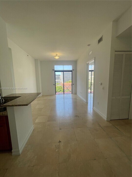 1805 Ponce de Leon Blvd, Unit 633 in Coral Gables, FL - Building Photo