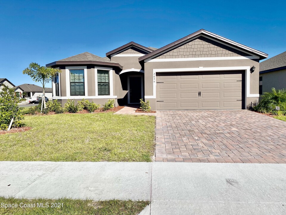 3654 Peony Ct SE in Melbourne, FL - Building Photo