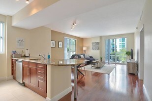 Downtown Dadeland Apartments in Miami, FL - Building Photo