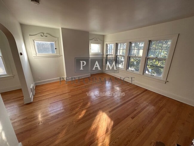 1528 N Hawley Rd in Milwaukee, WI - Building Photo - Building Photo