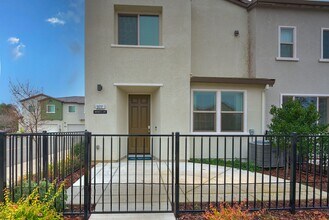 5691 Whimsical Ln in Sacramento, CA - Building Photo - Building Photo