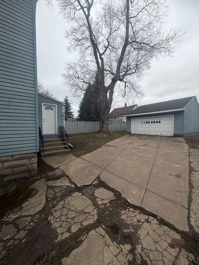 2816 Perry St in Erie, PA - Building Photo - Building Photo