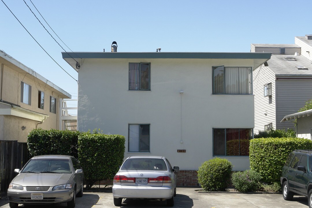 2033 Damuth St in Oakland, CA - Foto de edificio