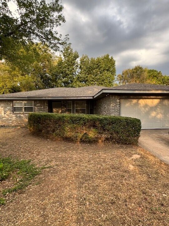 2236 Houston Ave in Norman, OK - Building Photo