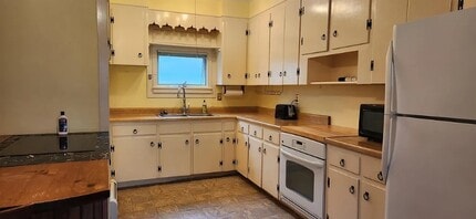 170 S Main St in Waterbury, VT - Foto de edificio - Building Photo