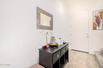 7322 W Phelps Rd in Peoria, AZ - Foto de edificio - Building Photo