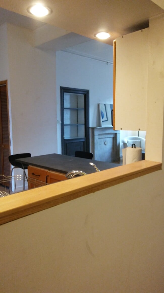 605 N 11th St, Unit 2F in Philadelphia, PA - Building Photo - Building Photo