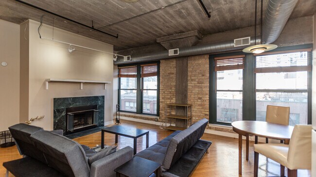 411 W Ontario St in Chicago, IL - Building Photo - Building Photo