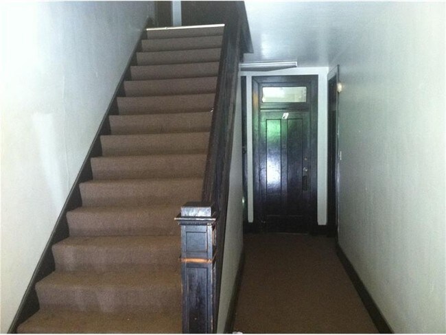 404 Lookout Ave in Charleroi, PA - Foto de edificio - Interior Photo