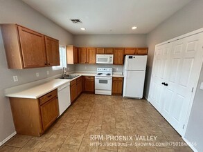 8940 W Olive Ave in Peoria, AZ - Building Photo - Building Photo