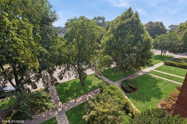2150 Sherman Ave in Evanston, IL - Foto de edificio - Building Photo