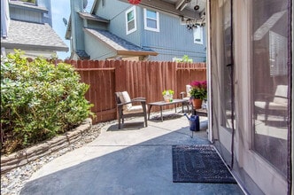35 Patricia Way in Roseville, CA - Foto de edificio - Building Photo