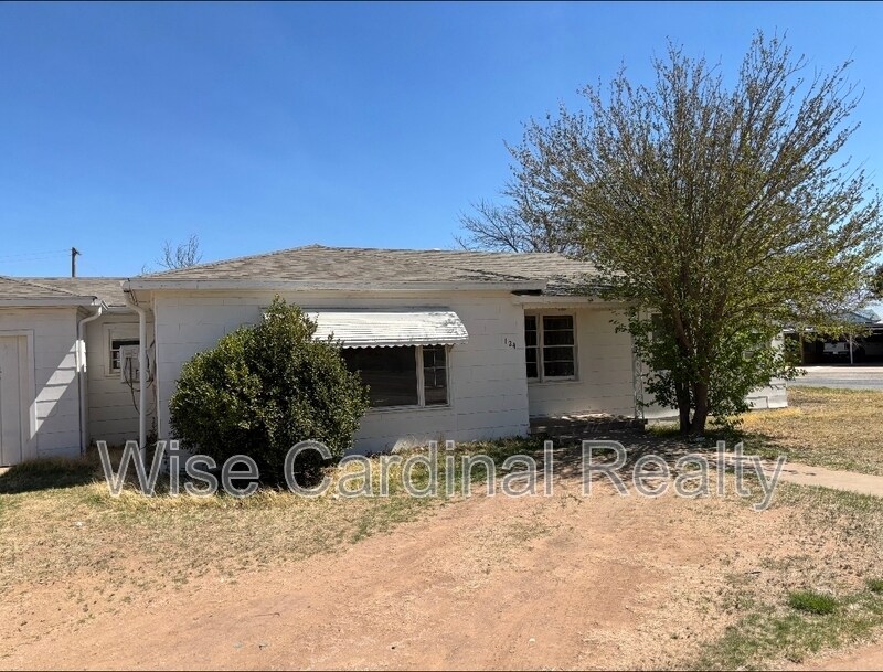 124 S Avenue P in Post, TX - Building Photo