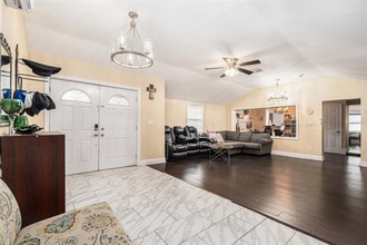 9220 McIntosh Rd in Dover, FL - Building Photo - Building Photo