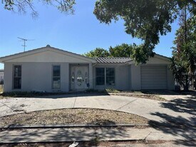 9011 St Clair Ln in Port Richey, FL - Building Photo