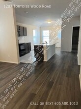 1207 Tortoise Wood Rd in Norman, OK - Building Photo - Building Photo