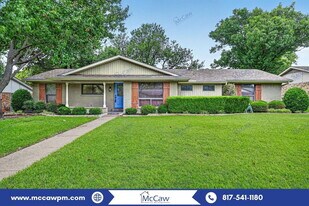 3827 Clubway Ln in Farmers Branch, TX - Building Photo