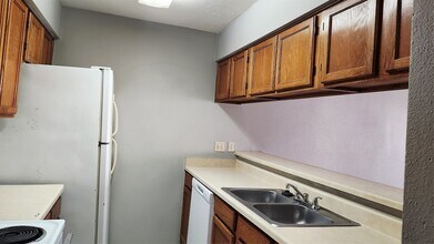 7313 Gulf Fwy, Unit 407 in Houston, TX - Foto de edificio - Building Photo