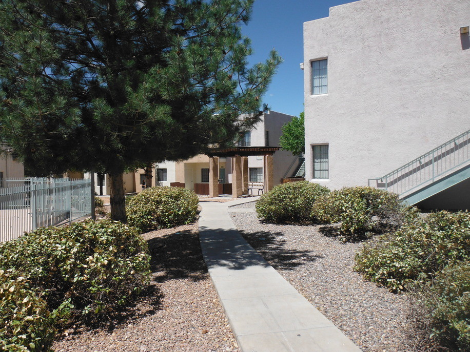 Paseo del Sol in Santa Fe, NM - Building Photo