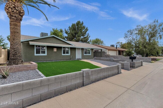 3825 E Captain Dreyfus Ave in Phoenix, AZ - Building Photo - Building Photo