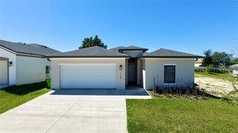 6380 Chorus Dr in Mascotte, FL - Building Photo