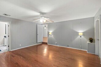 18218 Scenic Loop Rd in Helotes, TX - Building Photo - Building Photo