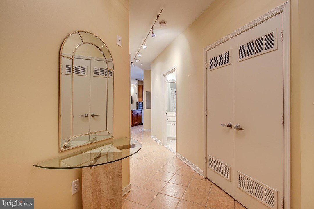 8045 Newell St-Unit -101 in Silver Spring, MD - Building Photo