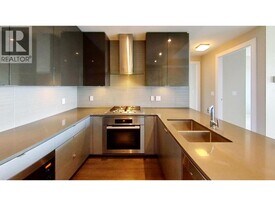 4508 Hazel St in Burnaby, BC - Building Photo