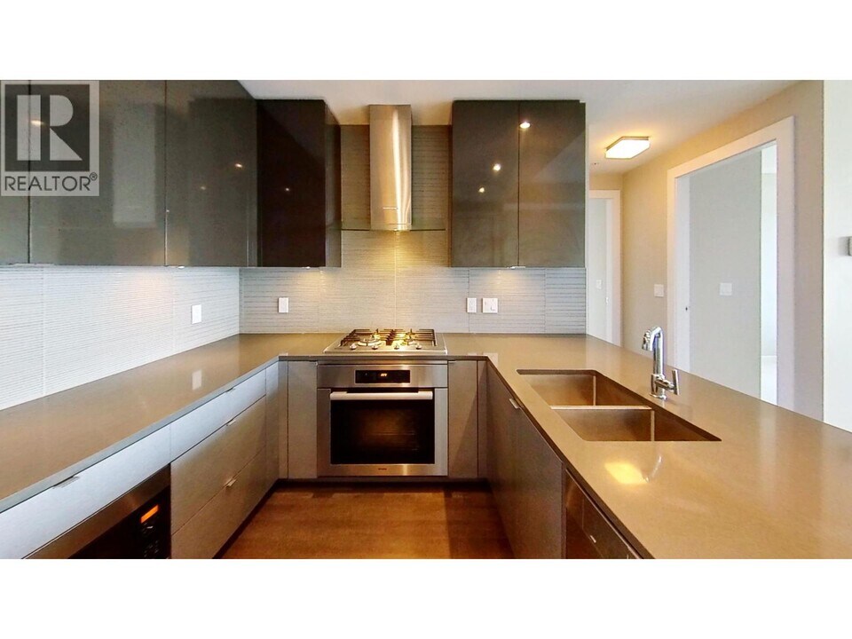 4508 Hazel St in Burnaby, BC - Building Photo