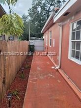 651 SW 66th Ave in Miami, FL - Building Photo - Building Photo