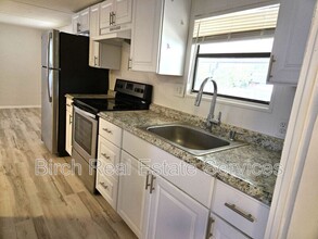 7040 Commons Blvd in Port Richey, FL - Building Photo - Building Photo