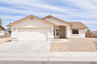 10254 E 38th St in Yuma, AZ - Foto de edificio - Building Photo