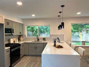 10505 Parkfield Dr in Austin, TX - Building Photo - Building Photo