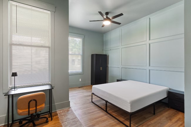 property at 1133 E Henry St