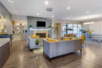The Montclaire in Sunnyvale, CA - Foto de edificio - Building Photo