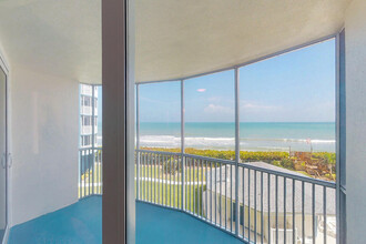 1175 Florida A1A in Satellite Beach, FL - Foto de edificio - Building Photo