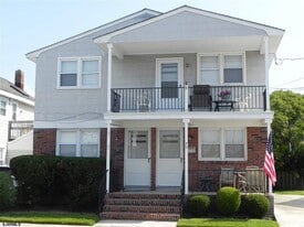 7 S Decatur Ave in Margate City, NJ - Building Photo