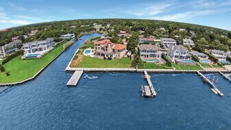 13 Seatuck Ln in West Hampton Dunes, NY - Building Photo