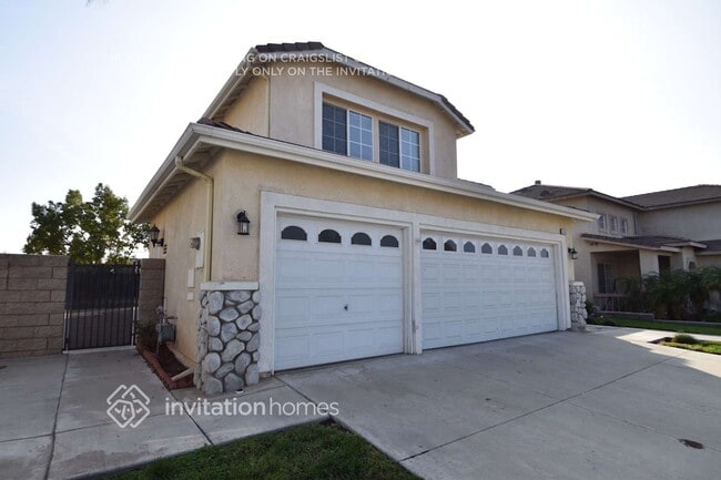 15067 Oak Spring Dr in Fontana, CA - Building Photo - Building Photo