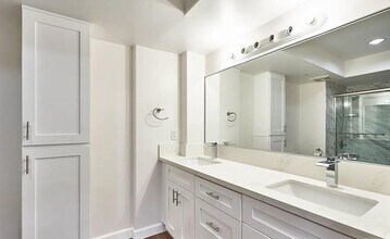 1036 S Serrano Ave in Los Angeles, CA - Building Photo - Building Photo