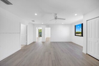 20 NE 19th Ave in Pompano Beach, FL - Foto de edificio - Building Photo