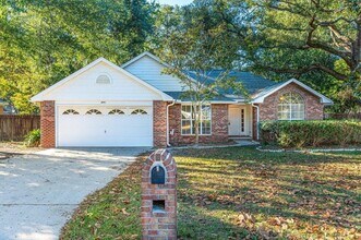 4591 Scarlet Dr in Crestview, FL - Building Photo - Building Photo