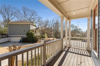 2079 Marshalls Ln SE in Atlanta, GA - Foto de edificio - Building Photo