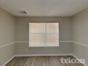 4250 Donna Way in Stonecrest, GA - Foto de edificio - Building Photo