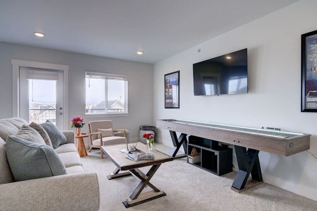 5242 Fallon St in Bozeman, MT - Foto de edificio