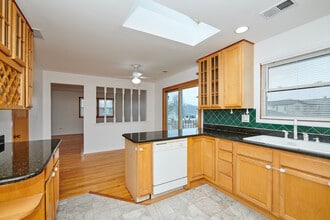 6780 W Forest Preserve Dr in Harwood Heights, IL - Building Photo - Building Photo