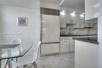 251 174th St, Unit 2104 in Sunny Isles Beach, FL - Foto de edificio - Building Photo