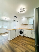 711 W 44th St, Unit C in Savannah, GA - Foto de edificio - Building Photo