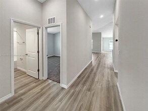 2060 Stillview Pass in Zephyrhills, FL - Building Photo - Building Photo