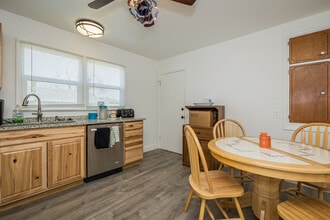 1002 Hot Springs Ave in Cheyenne, WY - Building Photo - Building Photo